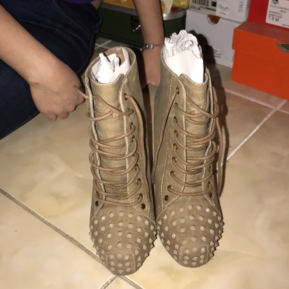 Heel boots
